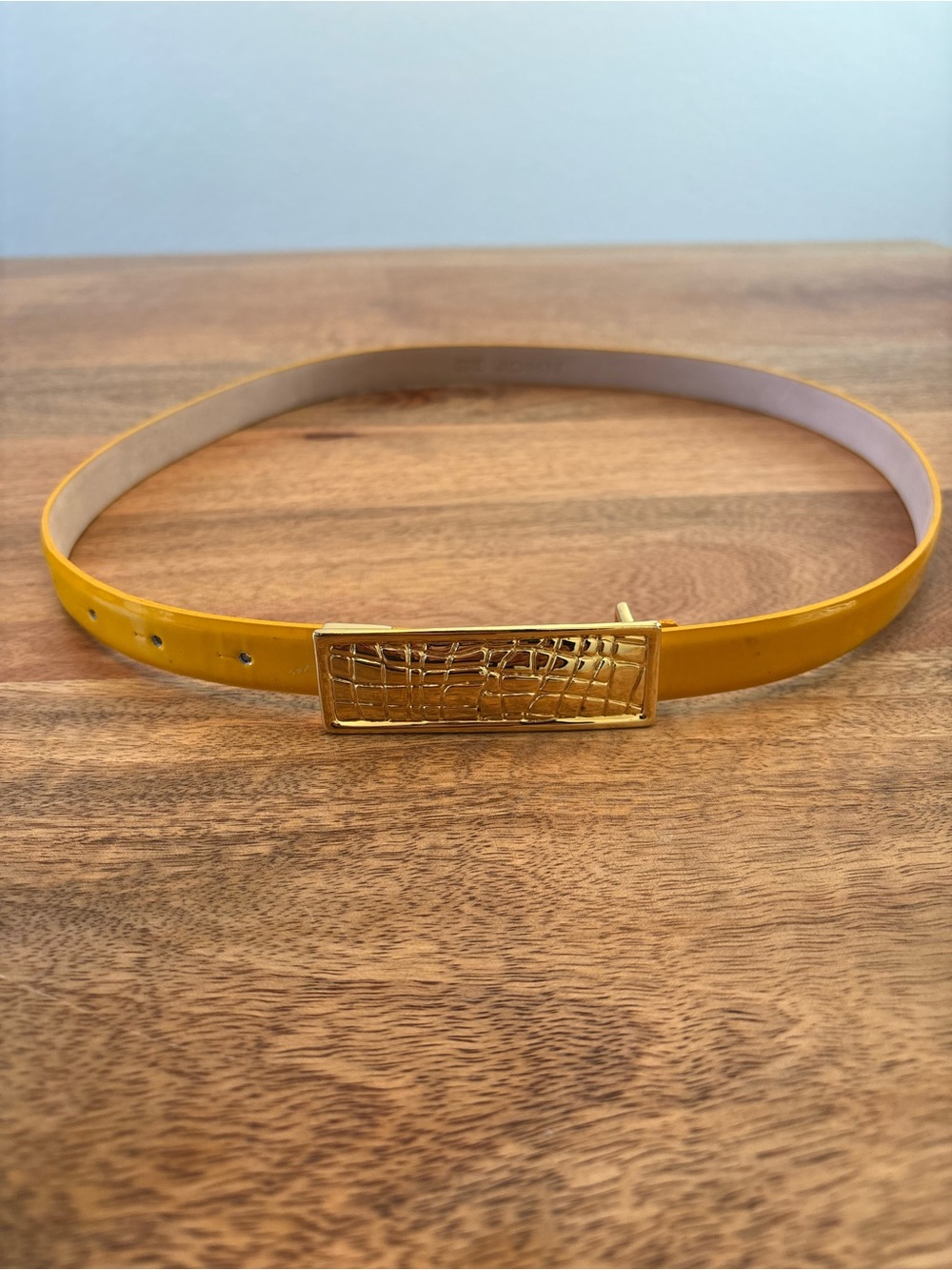 ST. JOHN Skinny Leather Belt Size P Petite Yellow Gold Croc Buckle Italy